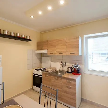 Bier-lak House 71 * Balatonlelle