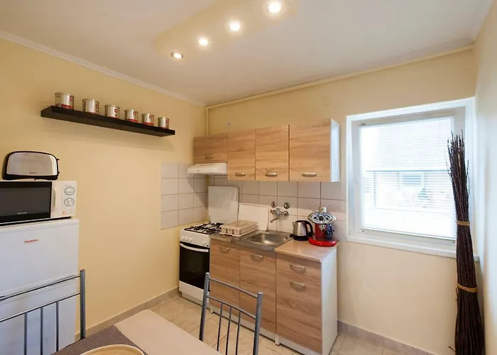 Bier-lak House 71 * Balatonlelle