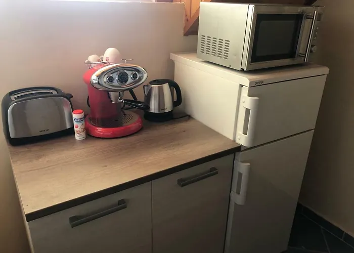 Bier-lak House 71 * Balatonlelle